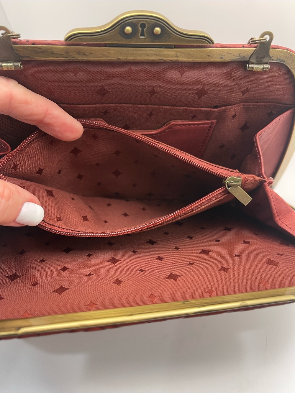 Fossil Embossed Leather Burgundy Frame Clutch with Optional Chain Strap - Picture 5 of 7